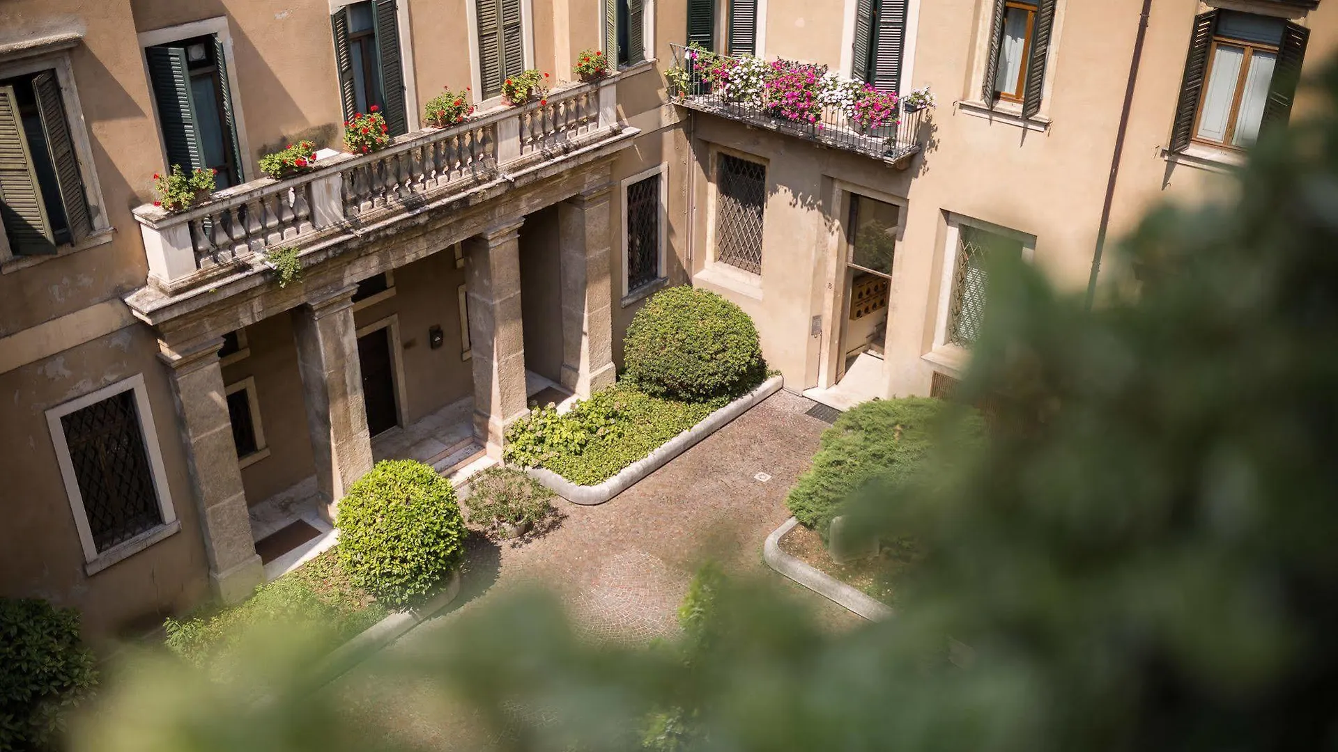 Escalus Luxury Suites Verona 4*,