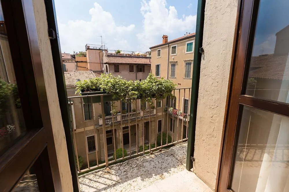 **** Gæstehus Escalus Luxury Suites Verona Italien